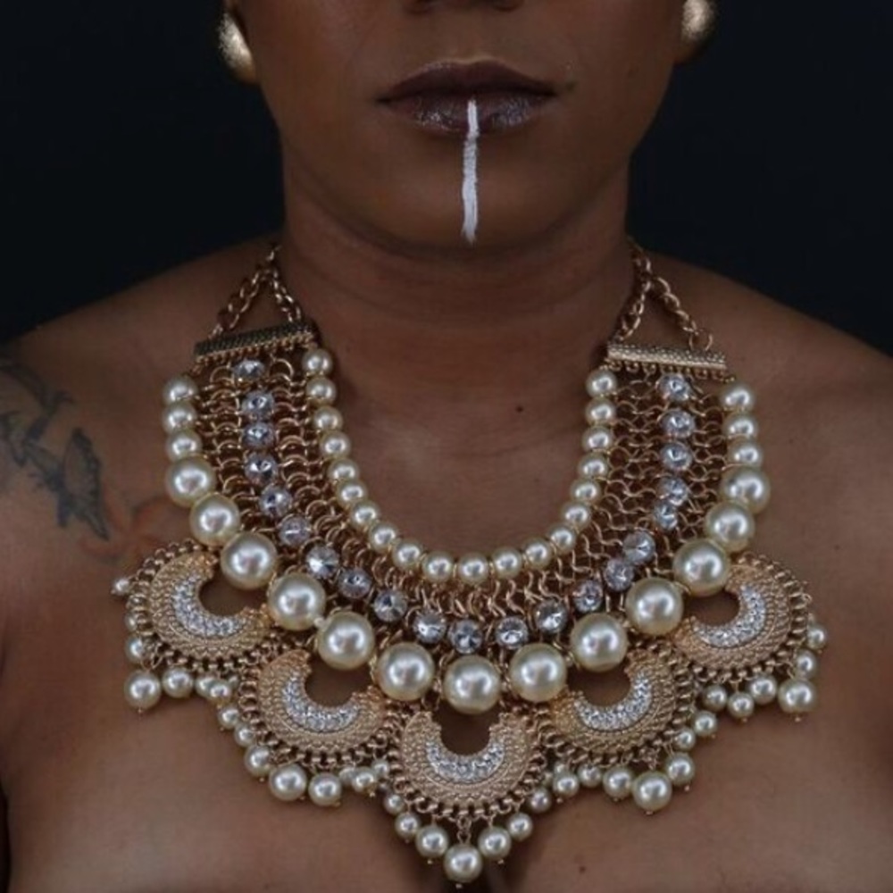 Gold toned necklace with pearls and rhinestone